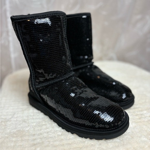 UGG Black Sequence Classic II, Women’s 6 - Picture 1 of 12